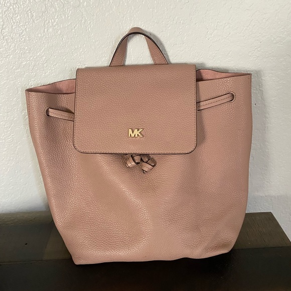 Micheal Kors Junie Medium size Flap Backpack; Trendy Women's backpack - Picture 3 of 12